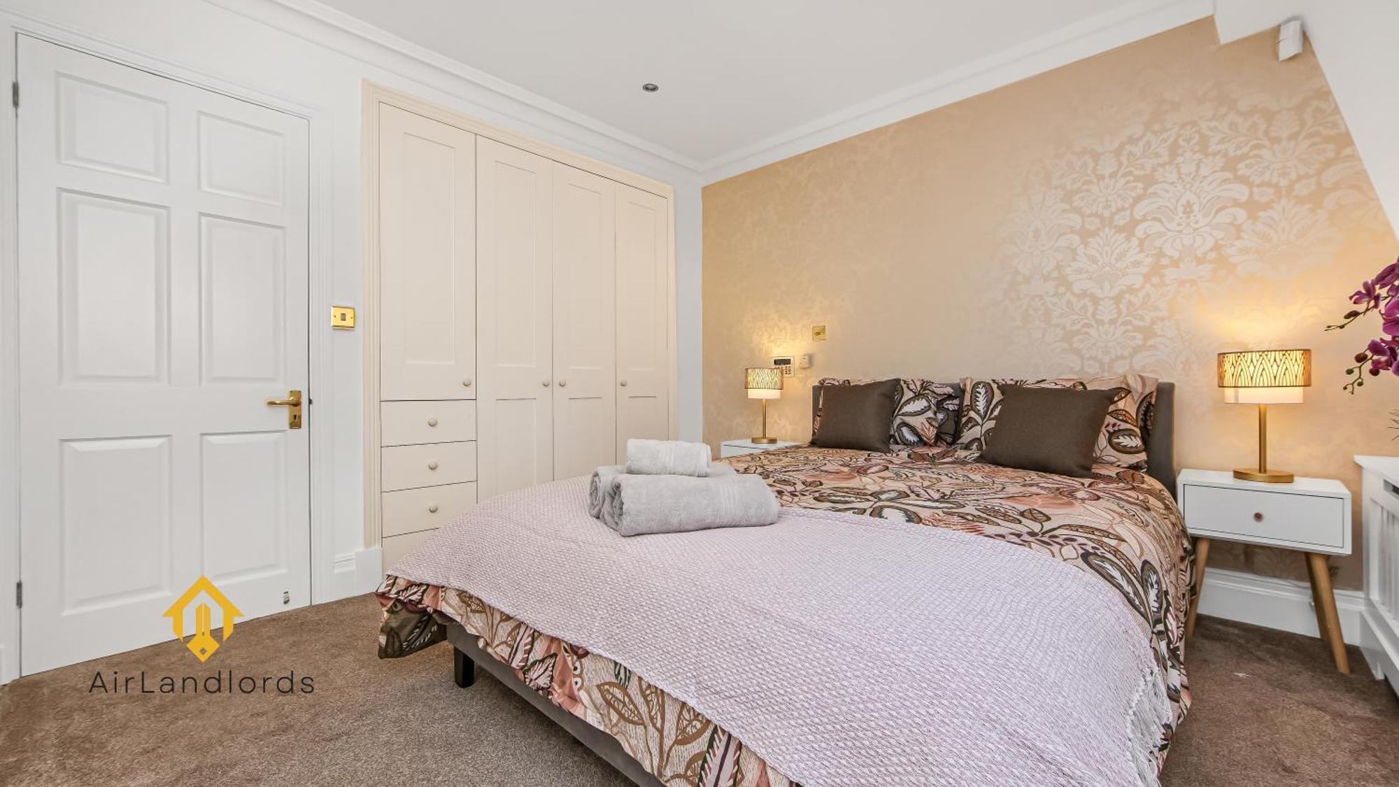 Exceptional 4 Bedroom House Paddington Station! Лондон Экстерьер фото