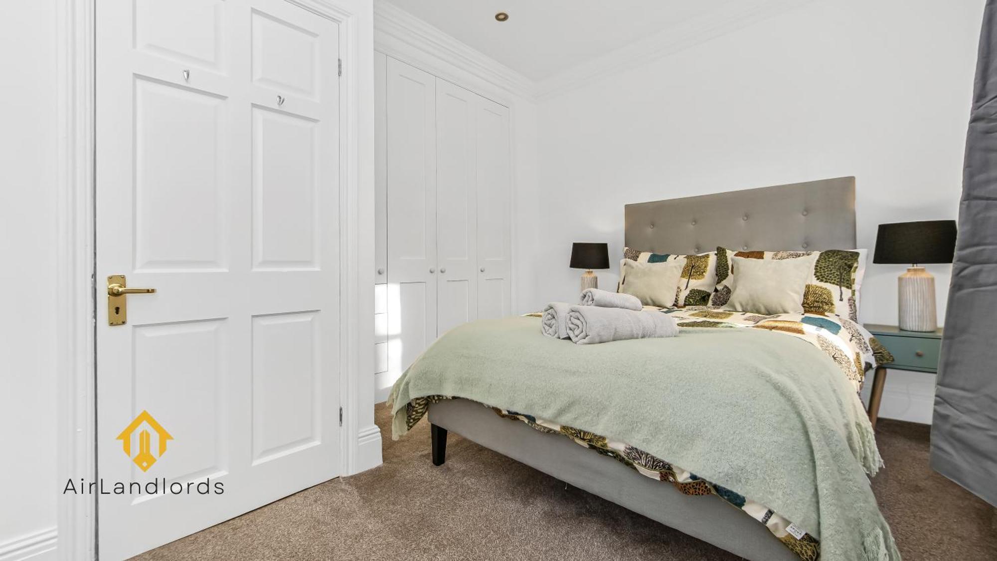Exceptional 4 Bedroom House Paddington Station! Лондон Экстерьер фото