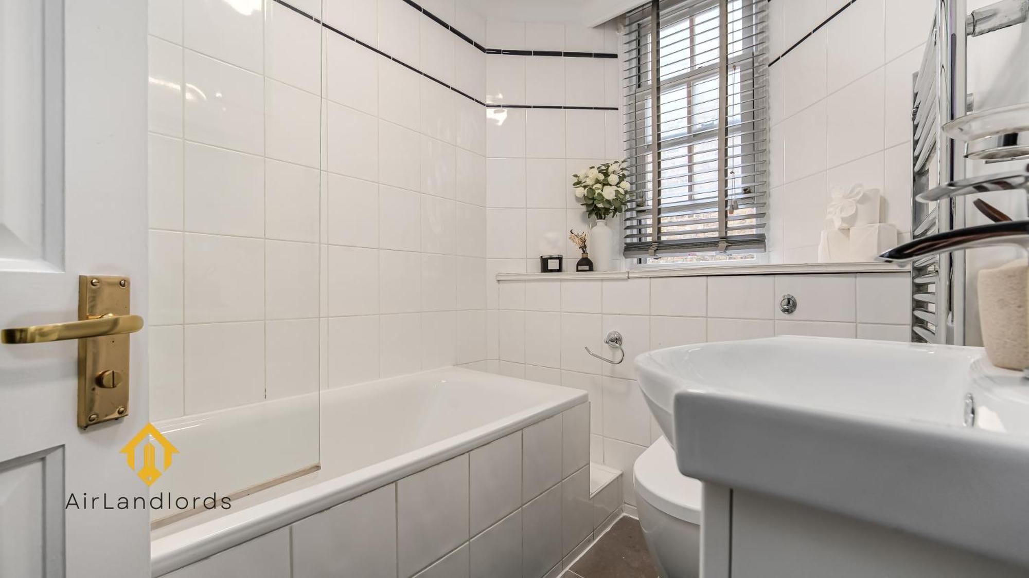 Exceptional 4 Bedroom House Paddington Station! Лондон Экстерьер фото