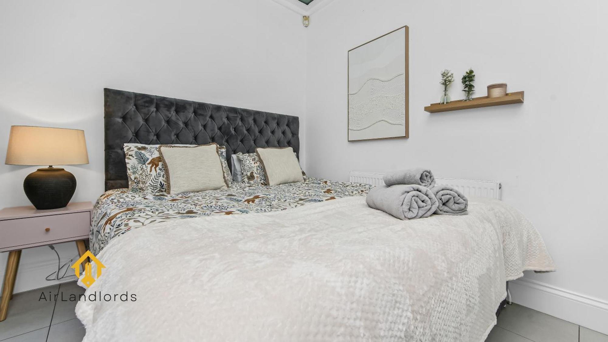 Exceptional 4 Bedroom House Paddington Station! Лондон Экстерьер фото